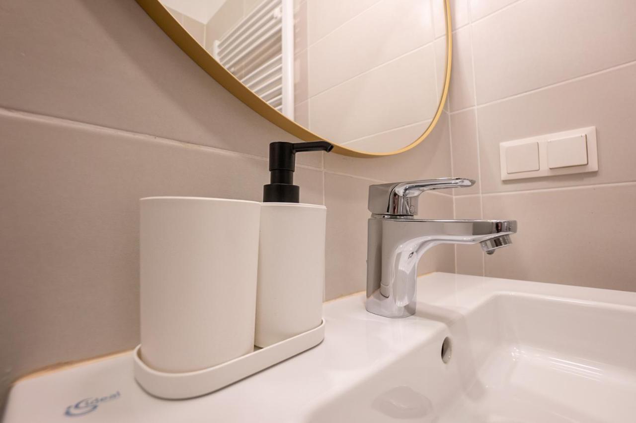 Stylish Apartment With Dedicated Working Space And Super King-Size Bed Located Between City Centre And Donau River 비엔나 외부 사진