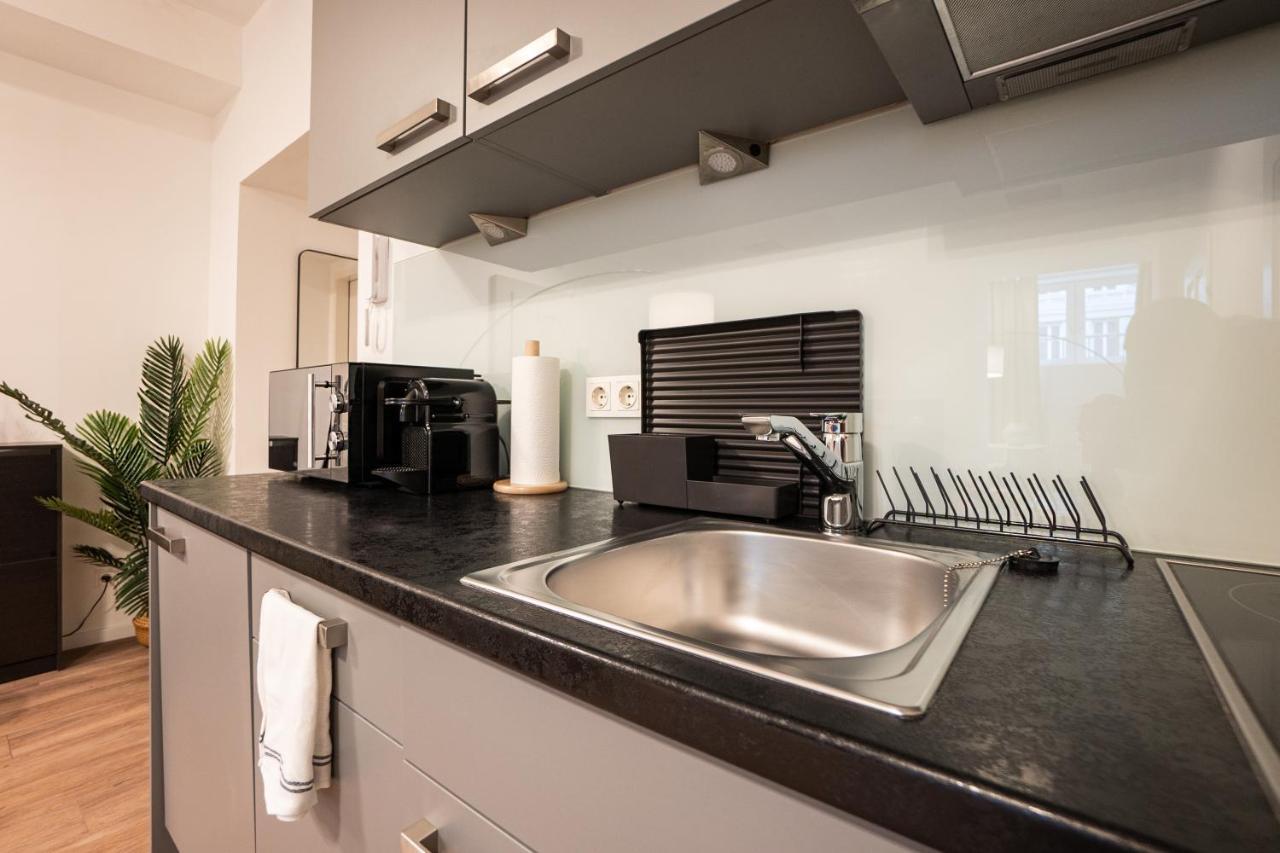 Stylish Apartment With Dedicated Working Space And Super King-Size Bed Located Between City Centre And Donau River 비엔나 외부 사진